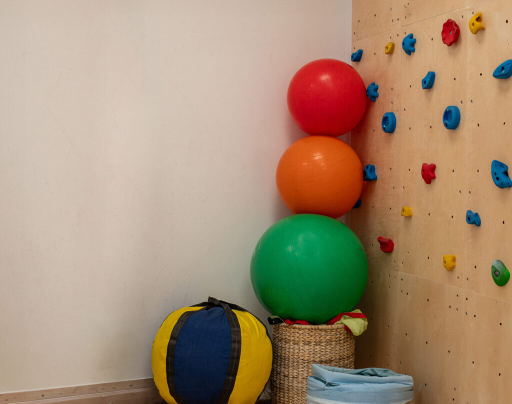 Ergotherapie Musiol Lübeck Kinder Drei Gymnastikbälle
